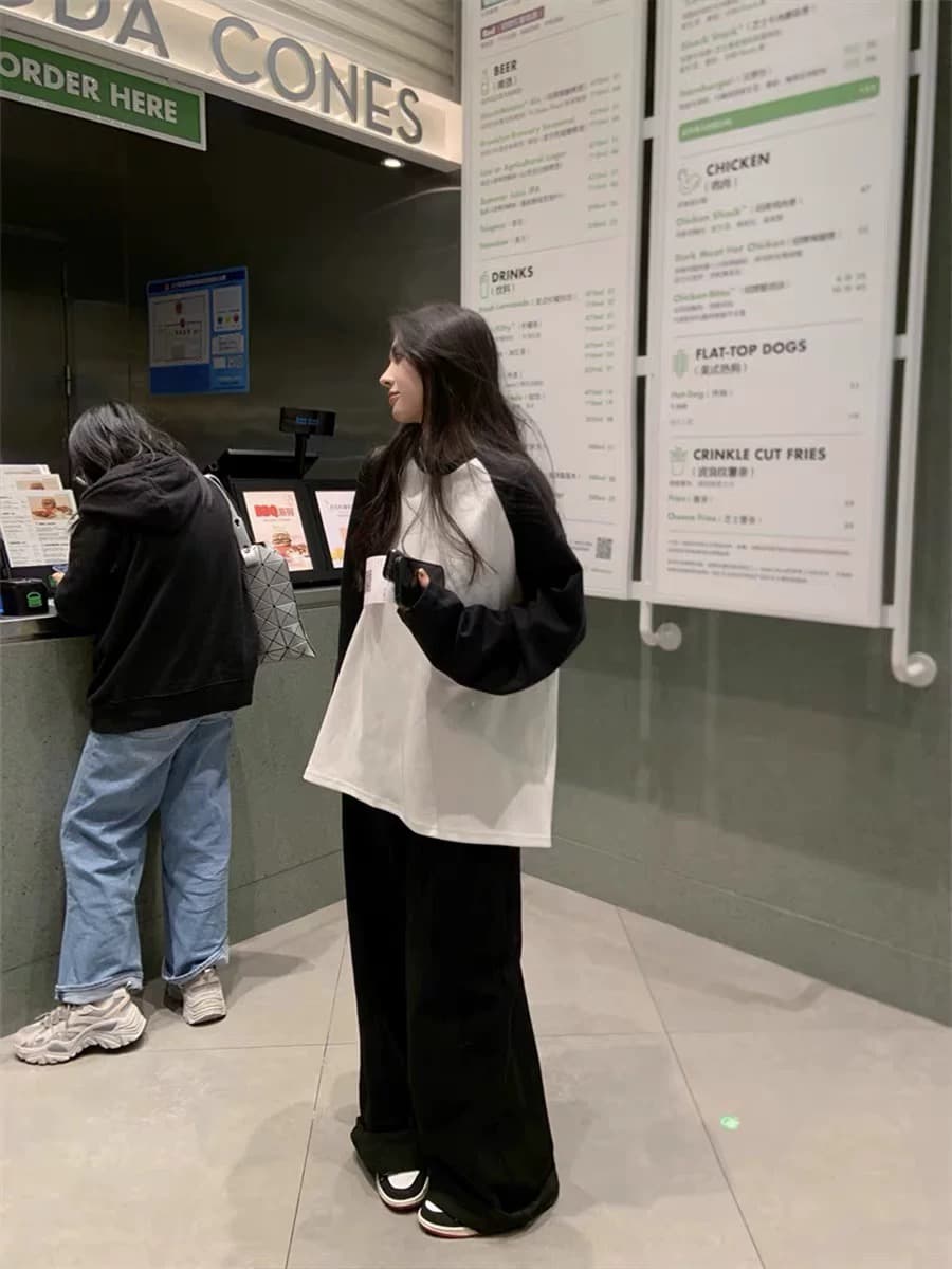 순면 싸움 플러그 어깨 긴팔 티셔츠 여성 봄과 가을 루즈핏 캐주얼 느긋한 바람 일반 섹션 흑인과 백인 배색 맨위