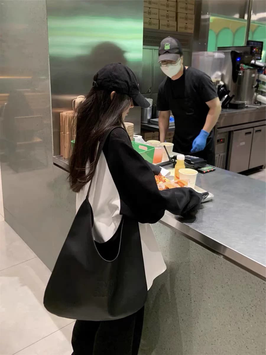 순면 싸움 플러그 어깨 긴팔 티셔츠 여성 봄과 가을 루즈핏 캐주얼 느긋한 바람 일반 섹션 흑인과 백인 배색 맨위 상세 이미지 2