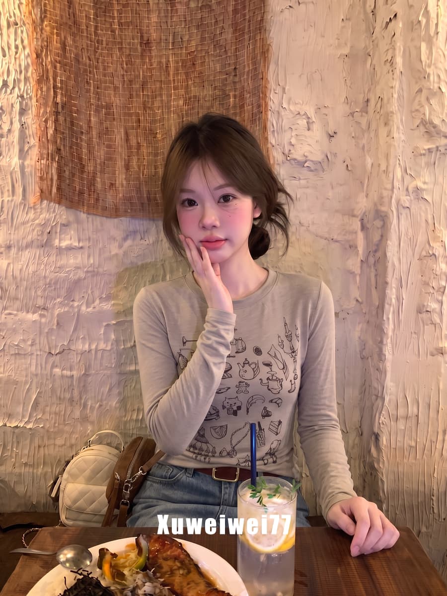 눈꽃 면 한 부서 레트로 수채화 낙서 프린트 긴팔 티셔츠 여성 얇은 스타일 몸매 가꾸기 슬림해 보이는 다용도 라운드 넥 맨위 이미지 4