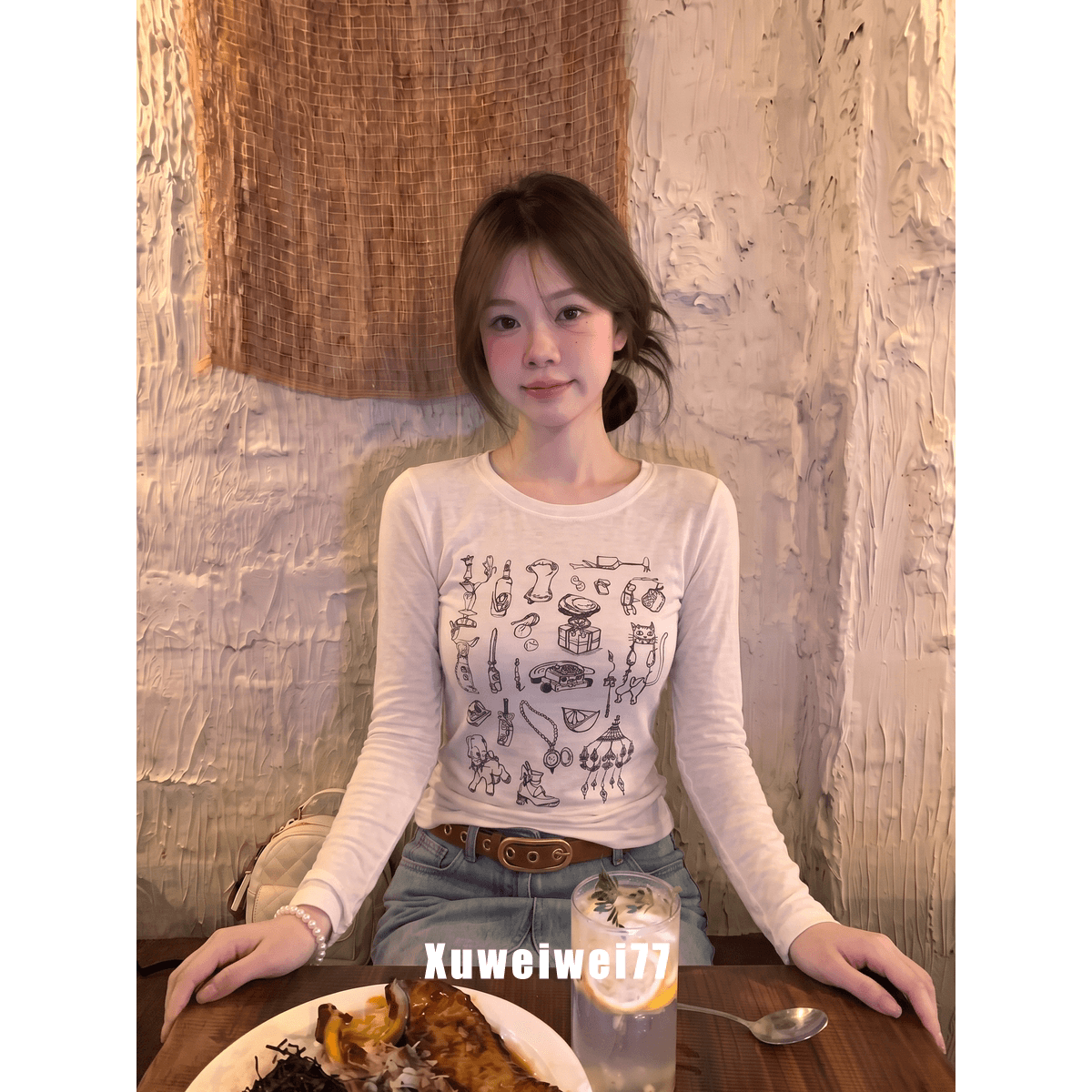 눈꽃 면 한 부서 레트로 수채화 낙서 프린트 긴팔 티셔츠 여성 얇은 스타일 몸매 가꾸기 슬림해 보이는 다용도 라운드 넥 맨위 이미지 5