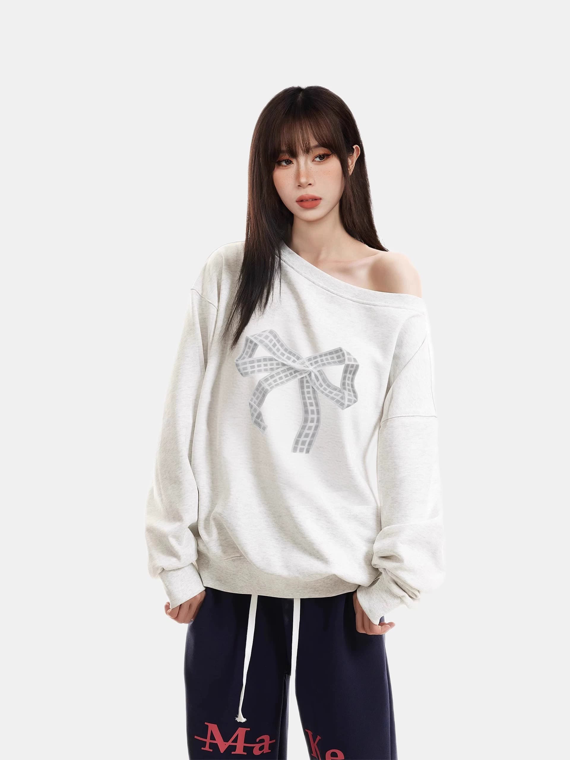 꽃 회색 나비 매듭 비스듬한 어깨 오프숄더 후드티 여성 조기 봄 작은 키 루즈핏 느긋한 바람 없음 모자 풀오버 맨위 이미지 2