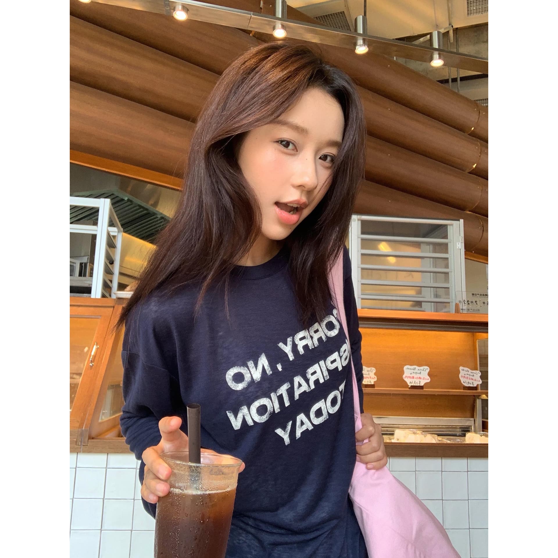 높은 품질 순면 200그램 21 빗질하다 정밀 프린트 가을 루즈핏 긴팔 티셔츠 여성 이미지 5
