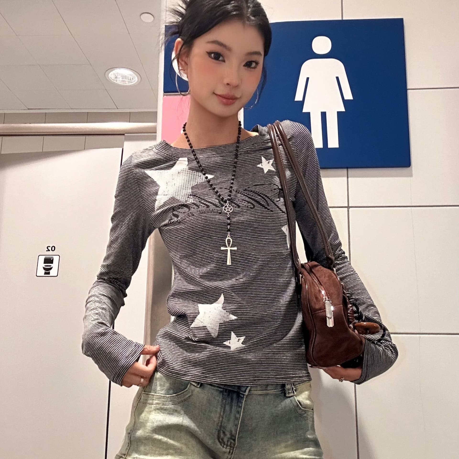 핫걸 다용도 별 알파벳 프린트 스트라이프 긴팔 티셔츠 여성 슬림해 보이는 몸매 가꾸기 디자인 센스 가을 새로운 맨위 이미지 2