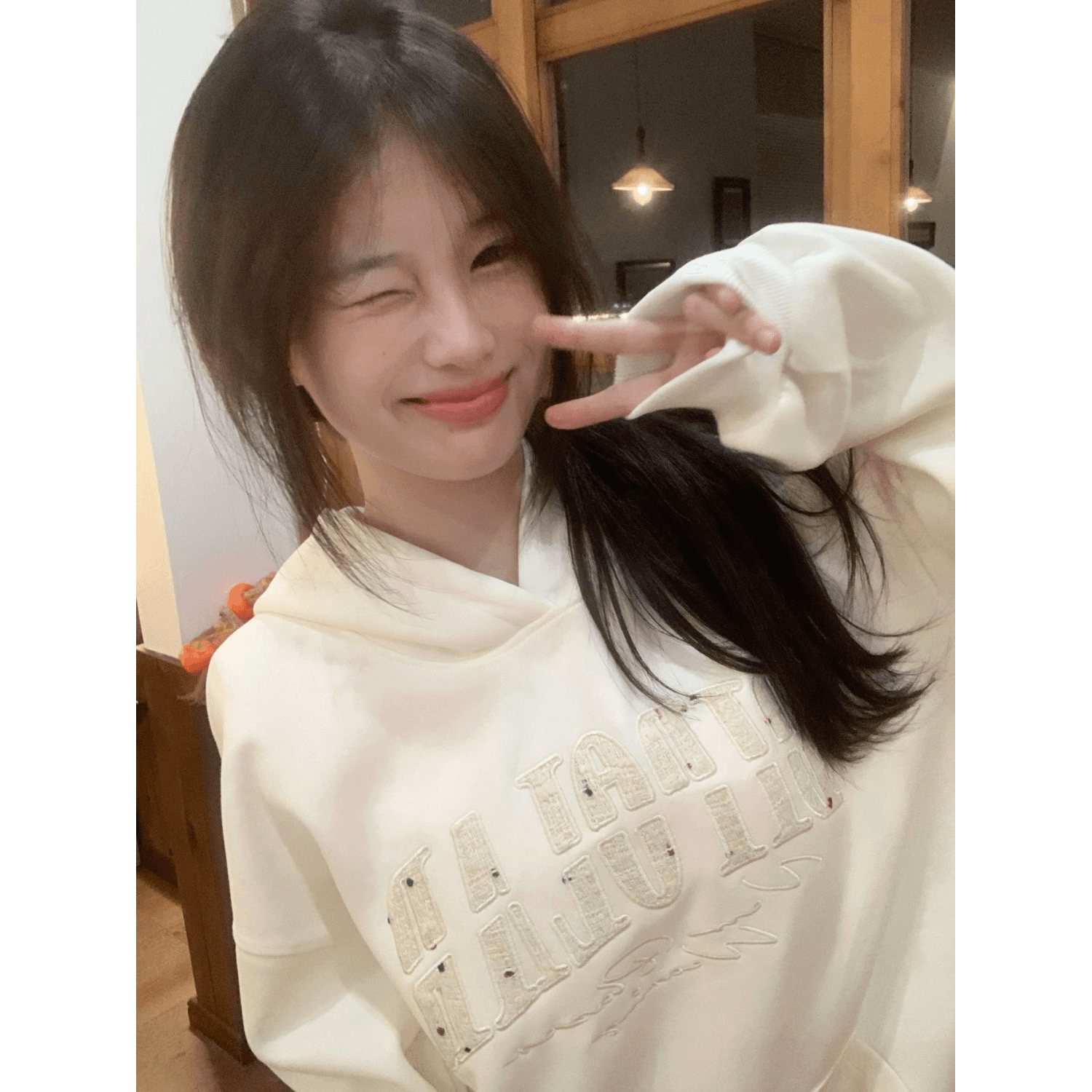 얇은 스타일 털이 있는 작은 샤넬 스타일 자수 후아 면 복합 우유 실크 후드티 여성 이미지 5