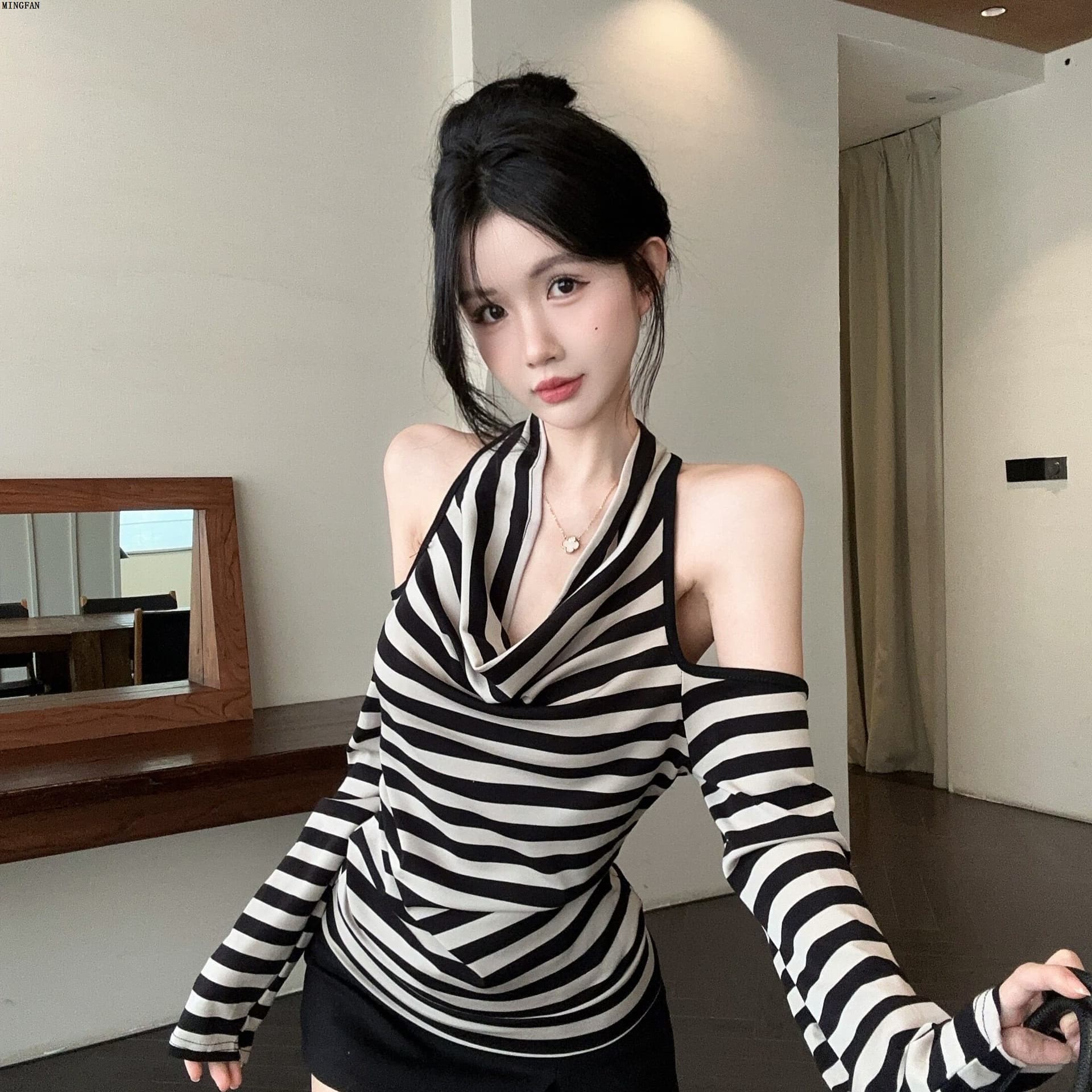 원본 것 가을 착용 가져 가라. 흑백 줄무늬 뒤로 비틀림 백리스 흔들다 칼라 행침 목 몸매 가꾸기 맨위 상세 이미지 3