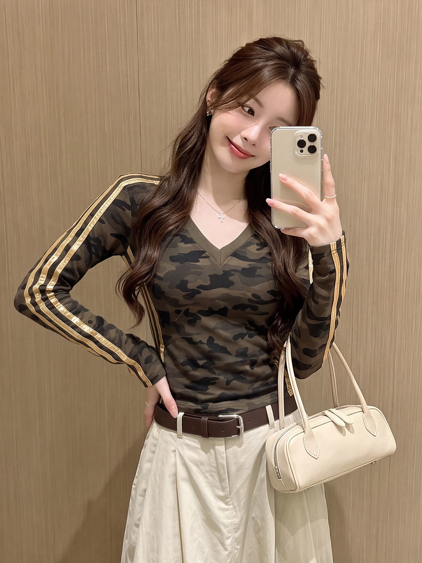 가을 의상 새로운 순수한 욕망 바람 카모플라주 긍정적 인 어깨 V넥 긴팔 티셔츠 여성 이미지 2