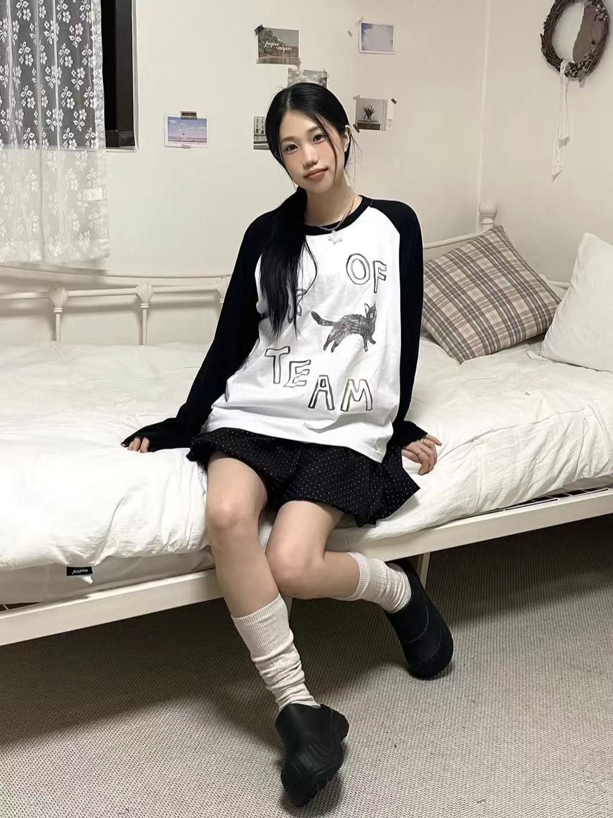 높은 품질 순면 200그램 21 빗질하다 정밀 프린트 가을 패치워크 색상 긴팔 티셔츠 여성 상세 이미지 3