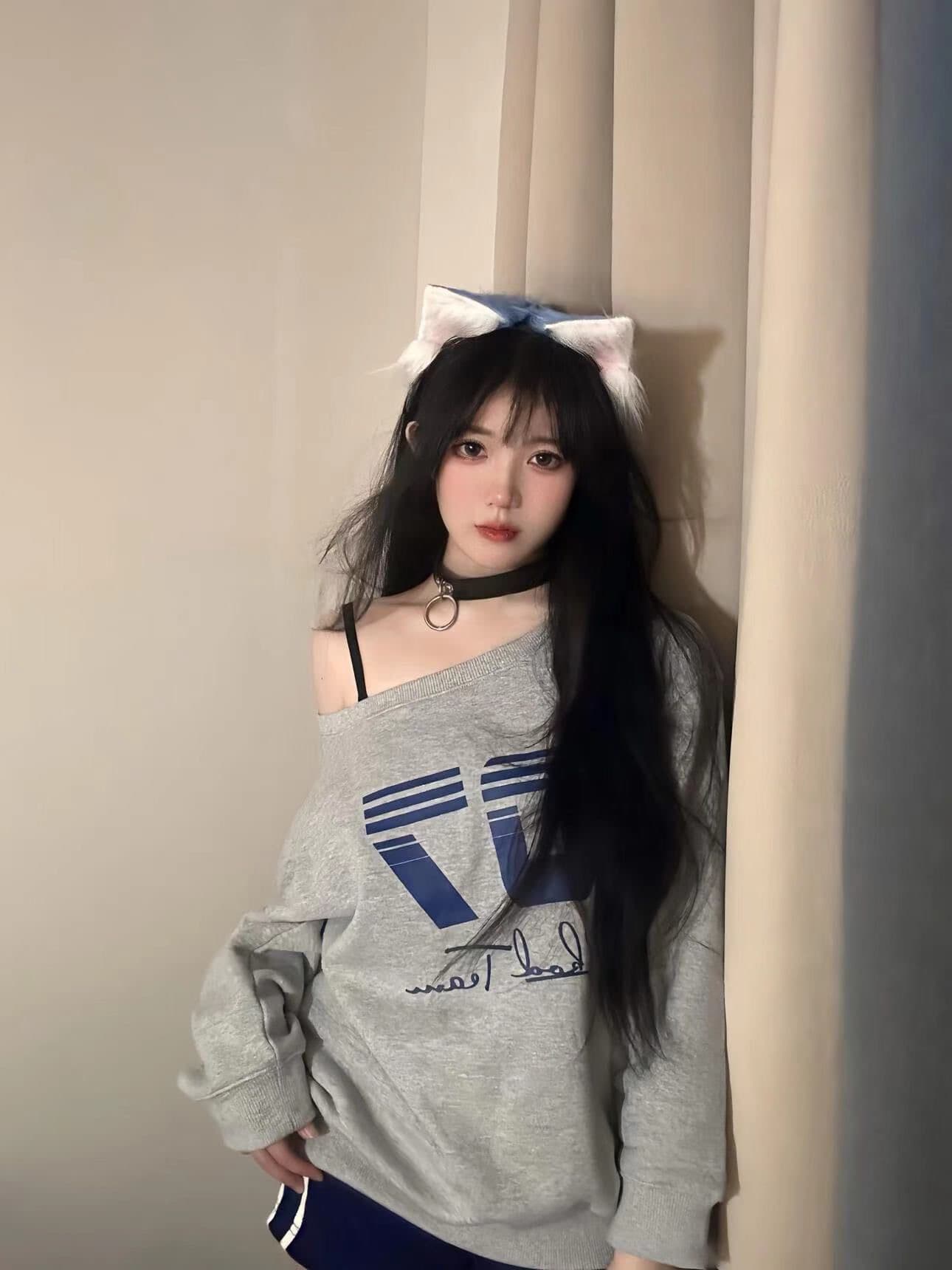 가을 겨울철 아메리칸 레트로 핫걸 비스듬한 어깨 프린트 루즈핏 프린트 후드티 이미지 2