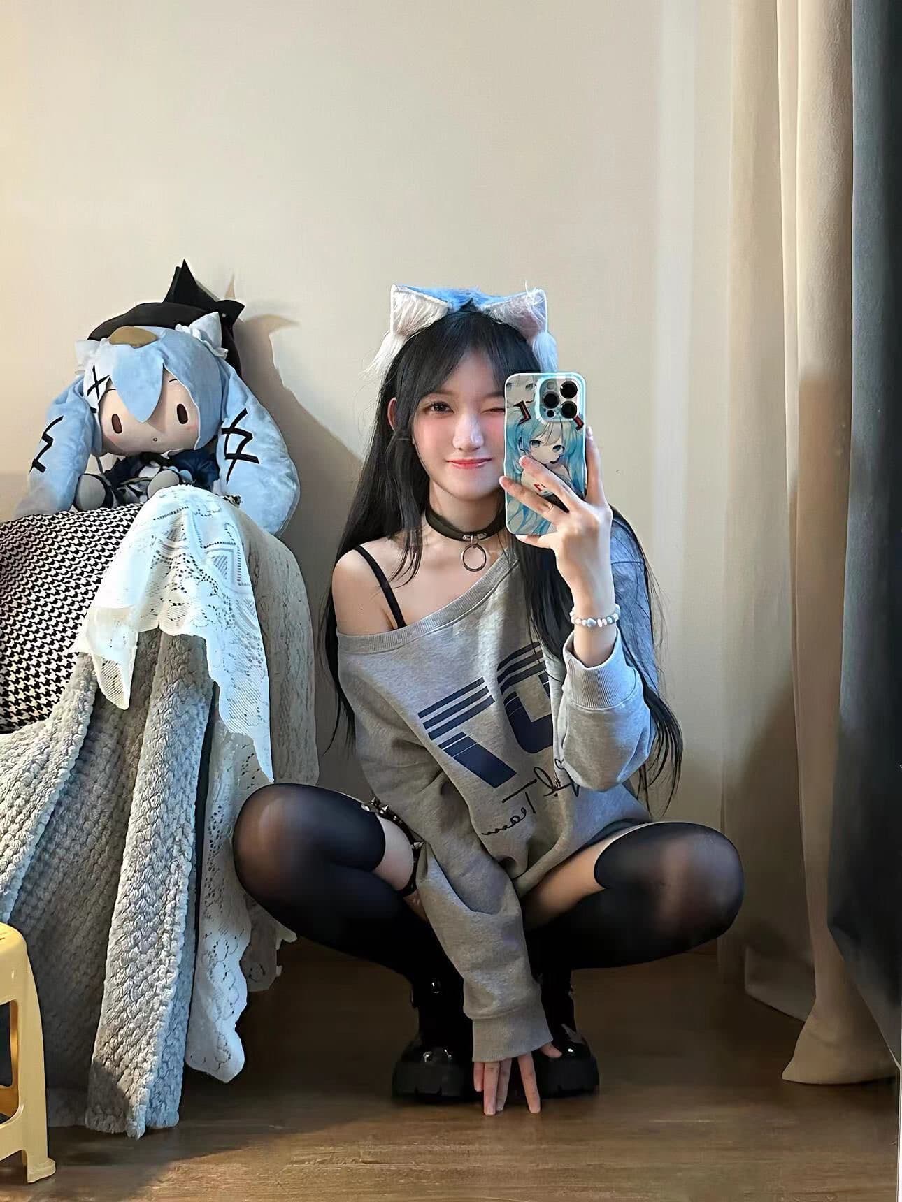 가을 겨울철 아메리칸 레트로 핫걸 비스듬한 어깨 프린트 루즈핏 프린트 후드티 이미지 4