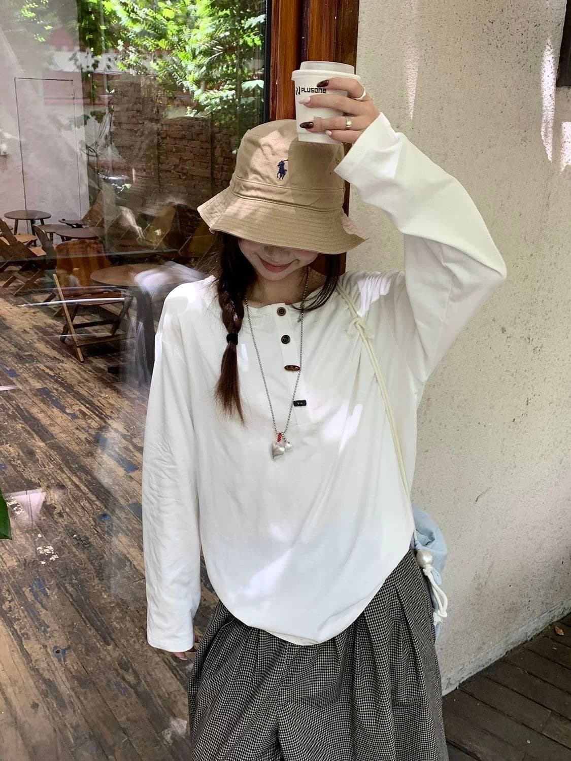 슬림해 보이는 헨리 칼라 한 부서 캠퍼스 바람 긴팔 티셔츠 여성 ins 슈퍼 화재 루즈핏 슬림해 보이는 맨위 상세 이미지 2