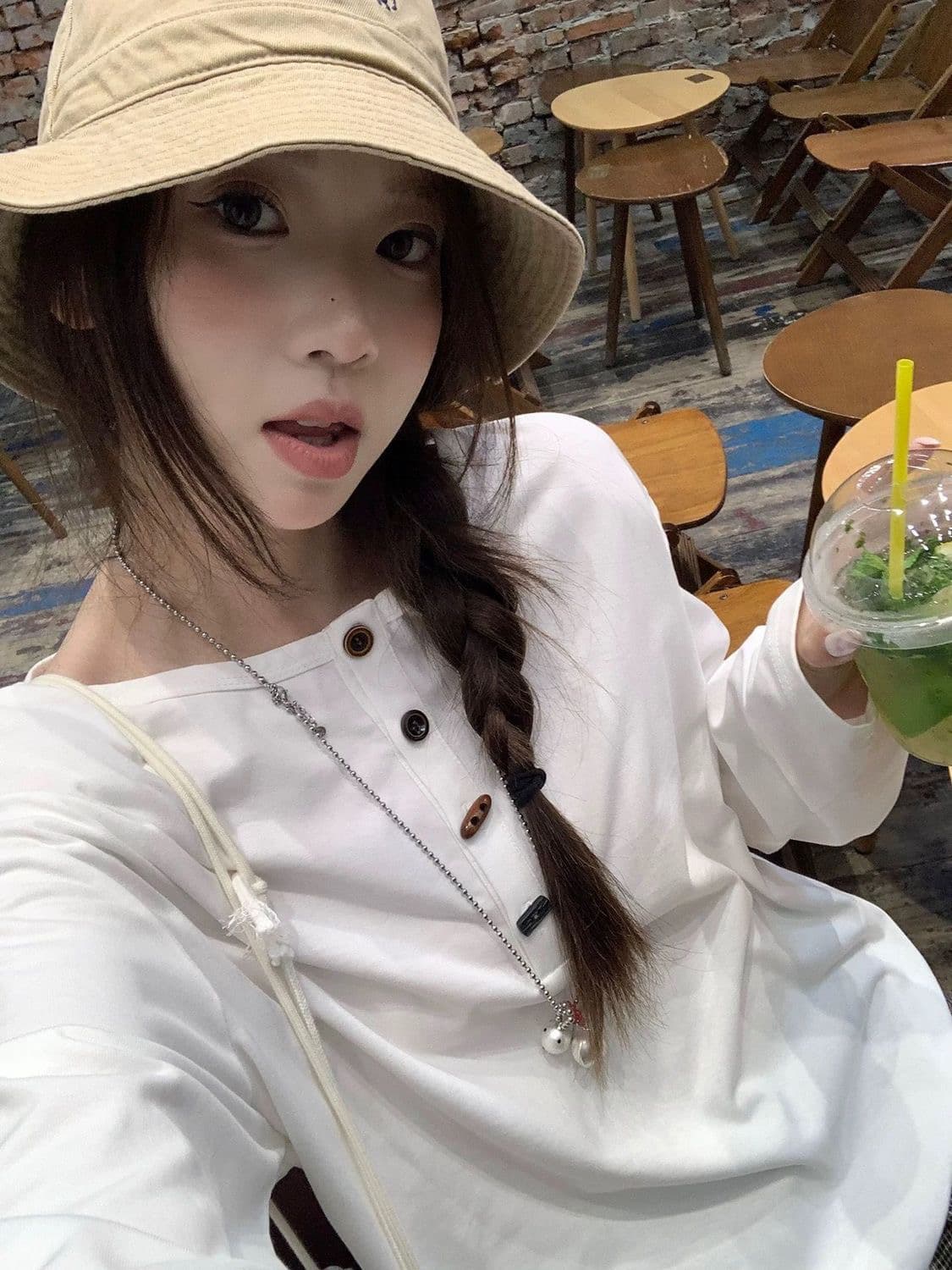 슬림해 보이는 헨리 칼라 한 부서 캠퍼스 바람 긴팔 티셔츠 여성 ins 슈퍼 화재 루즈핏 슬림해 보이는 맨위 상세 이미지 3