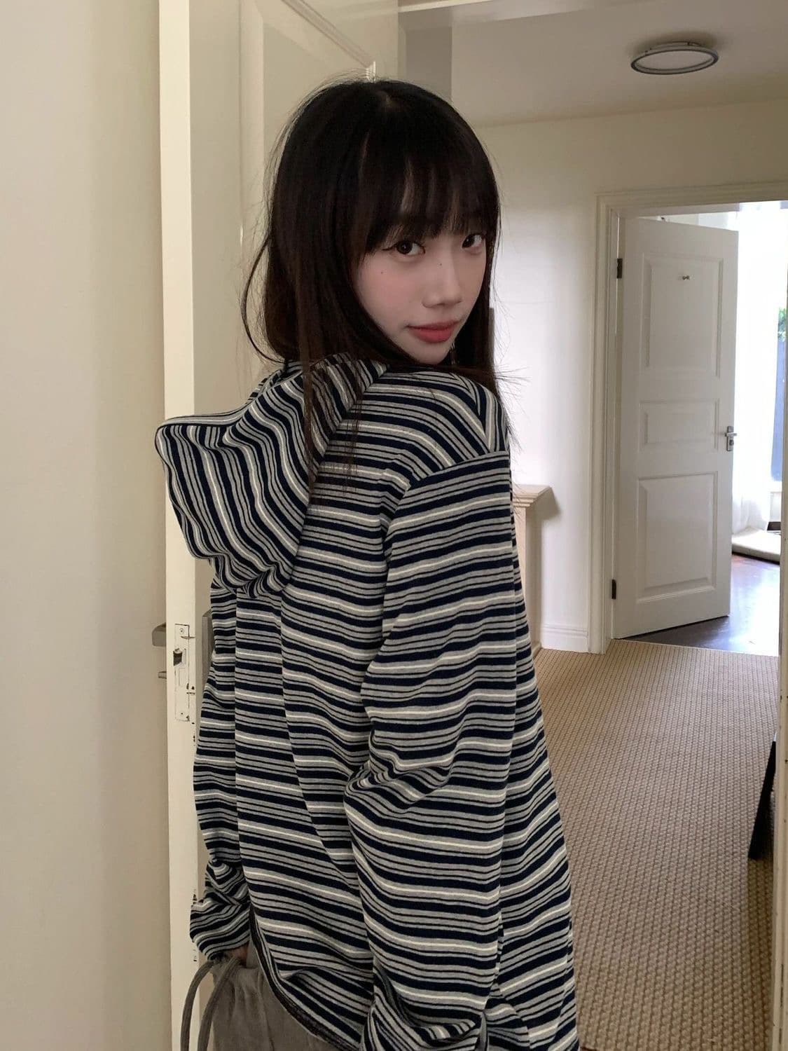 스트라이프 모자 셔츠 한국 스타일 캠퍼스 바람 루즈핏 긴팔 티셔츠 여성 ins 슈퍼 화재 슬림해 보이는 맨위