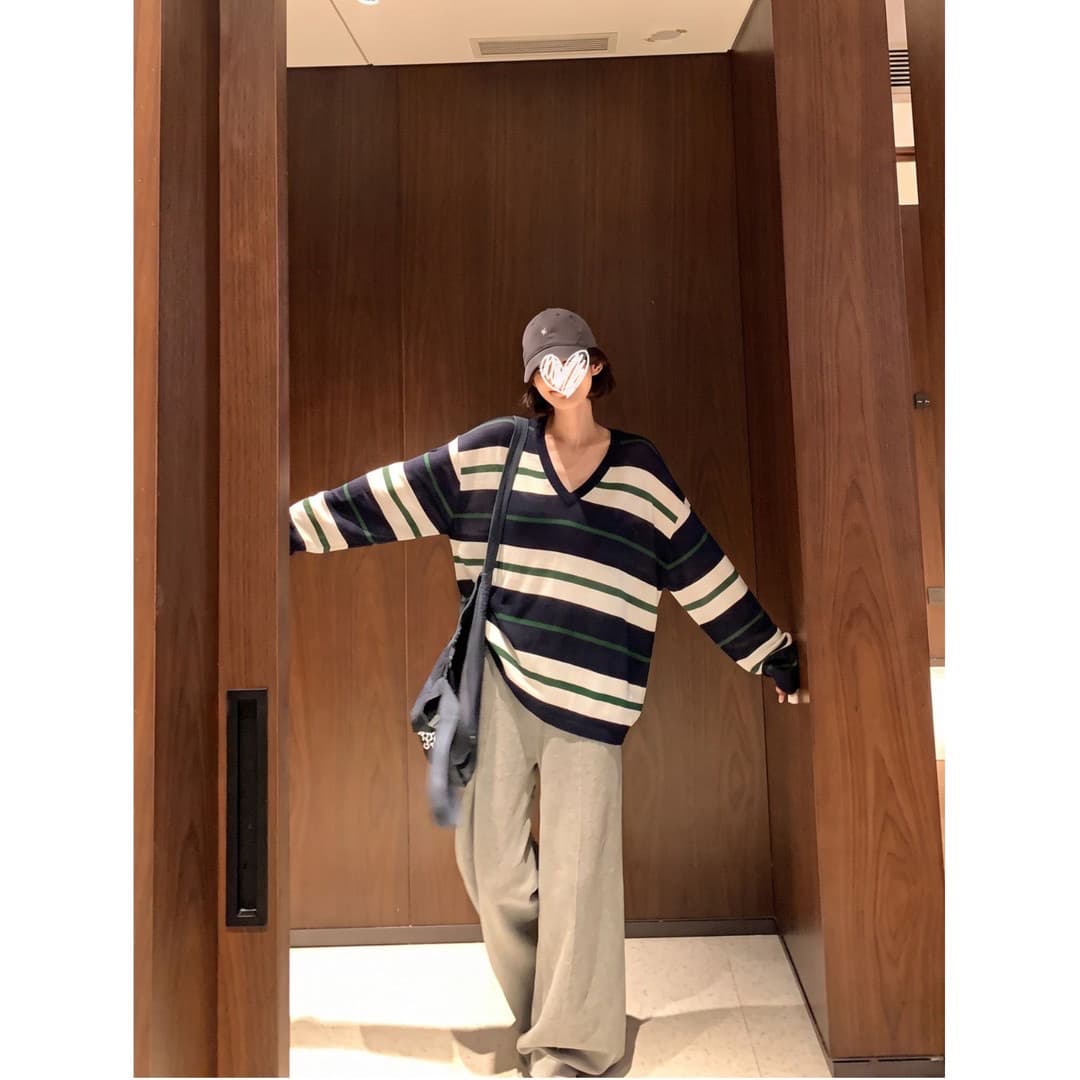 원본 컬러 짜임 기사 이른 가을 느긋한 와 성별 레트로 와이드 스트라이프 배색 V넥 긴팔 티셔츠 맨위 상세 이미지 3