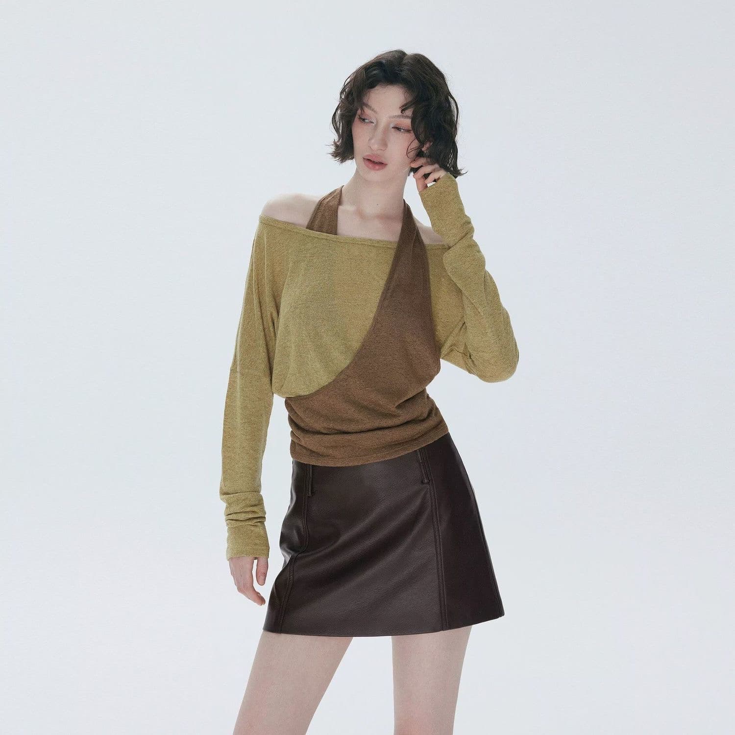 행침 목 페이크 레이어드 배색 비스듬한 어깨 긴팔 티셔츠 여성 보트넥 오프숄더 맨위 봄 가을 기본 셔츠 상세 이미지 1