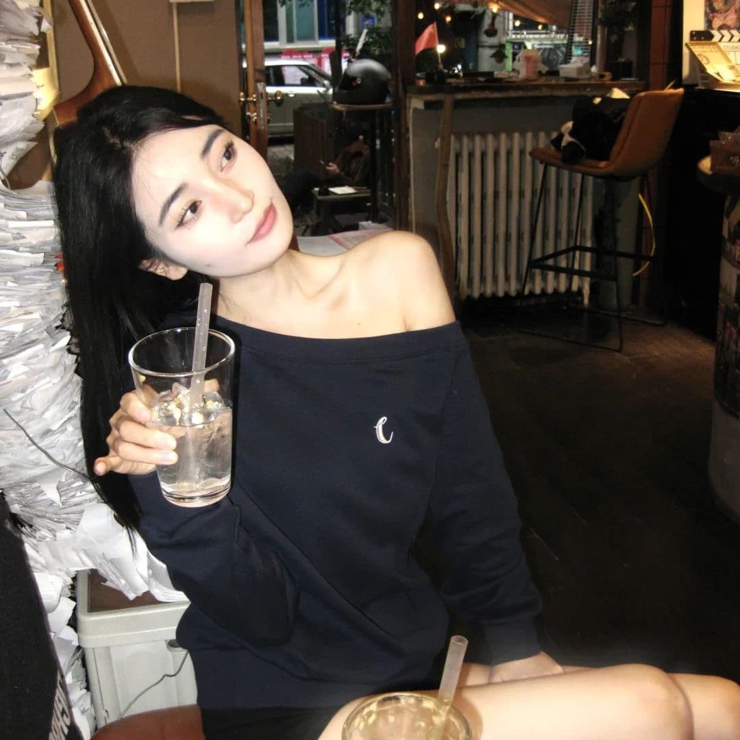 아메리칸 레트로 비스듬한 어깨 후드티 여성 가을 겨울 프린트 맨위 이미지 4