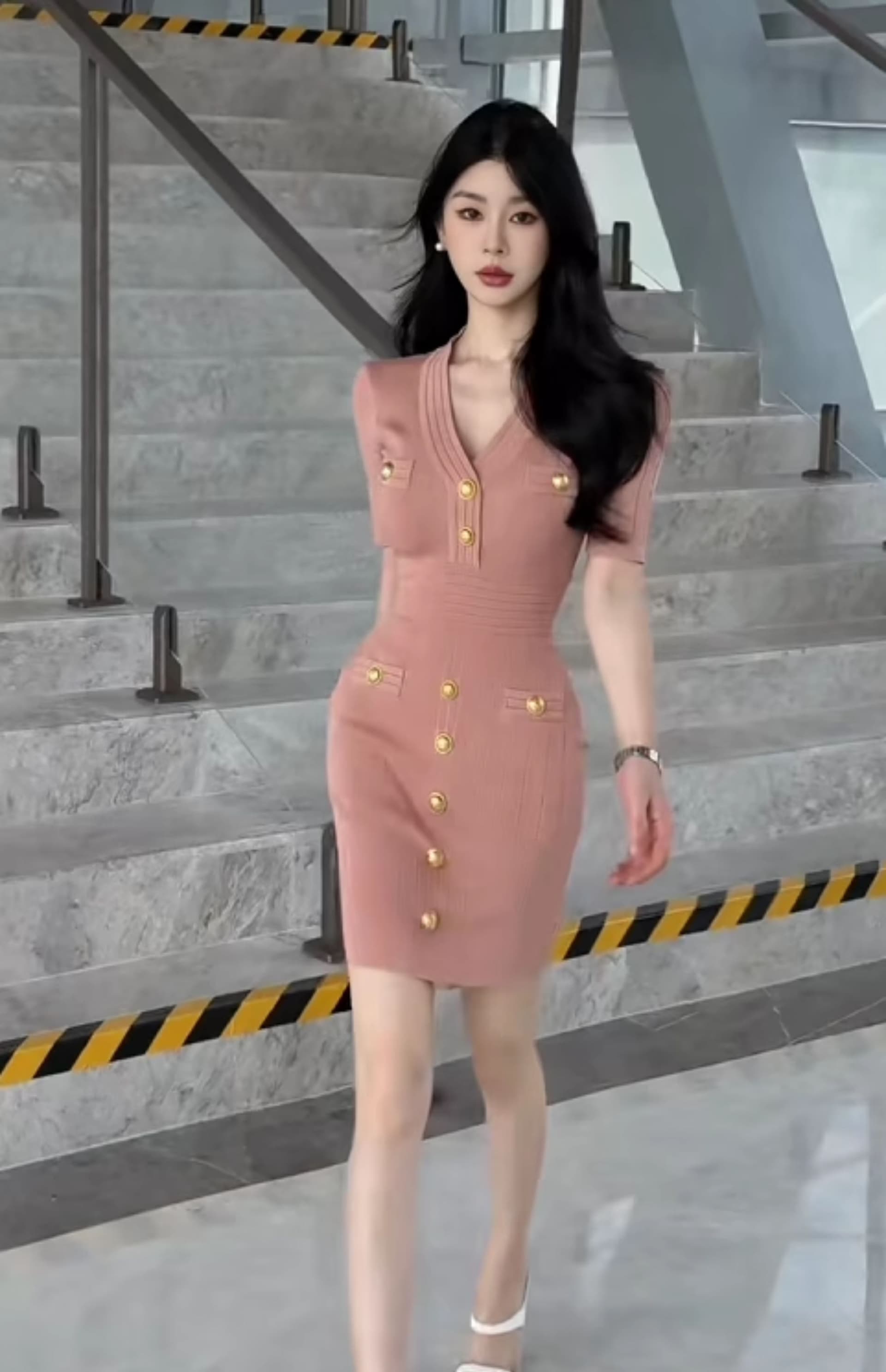 로얄 자매 바람 고급 센스 작은 샤넬 스타일 얼음 실크 드레스 쇼트플레이 천 골드 착용 가져 가라. 나이트 클럽 바람 타이트 V넥 타이트 스커트 상세 이미지 5
