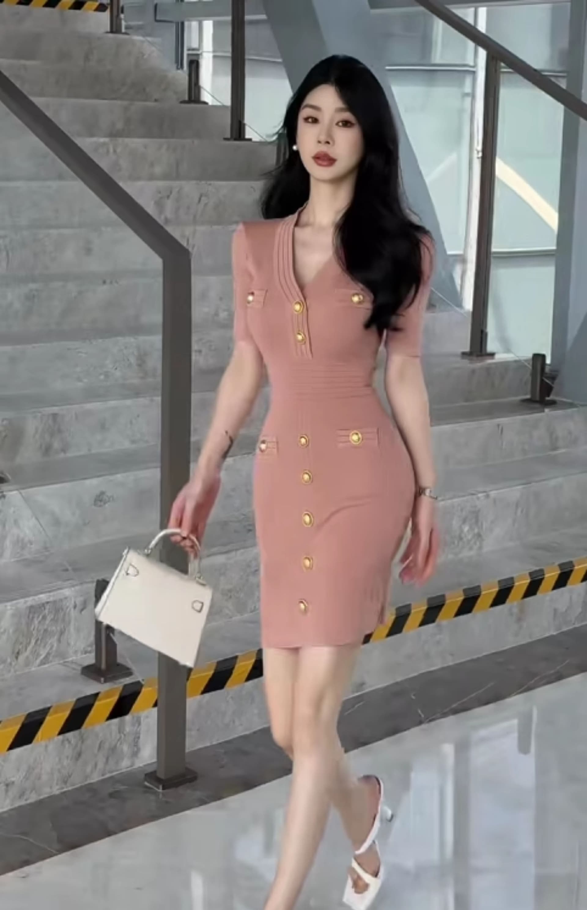 로얄 자매 바람 고급 센스 작은 샤넬 스타일 얼음 실크 드레스 쇼트플레이 천 골드 착용 가져 가라. 나이트 클럽 바람 타이트 V넥 타이트 스커트 상세 이미지 7