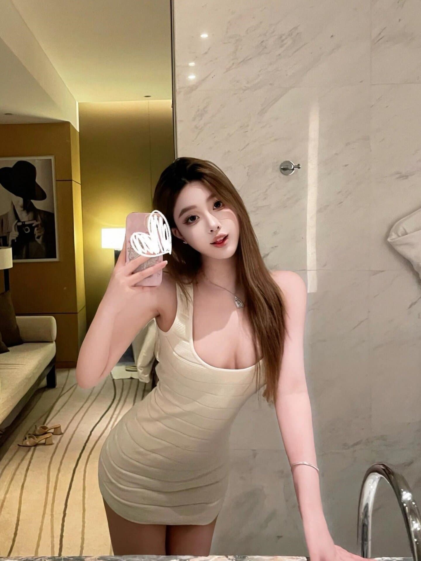 한국 품격 작은 샤넬 스타일 u 칼라 홀로우 아웃 얼음 실크 니트 조끼 원피스 작은 키 심장 기계 핫걸 타이트 스커트 상세 이미지 7