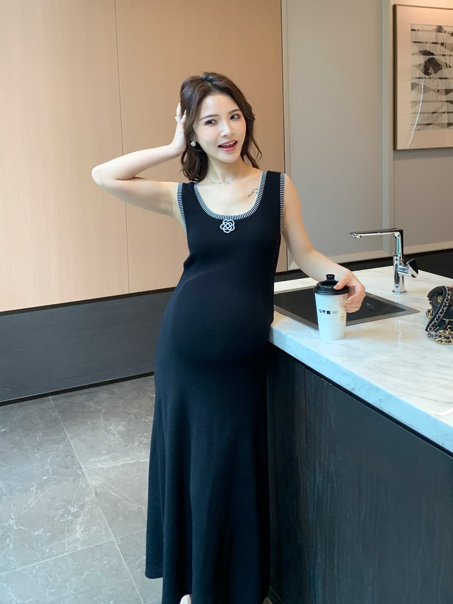 한국 출산 착용 여름 만나는 미니멀리즘 검정색 u 칼라 민소매 조끼 얼음 실크 드레스 슬림해 보이는 빅 사이즈 롱 스커트 이미지 3