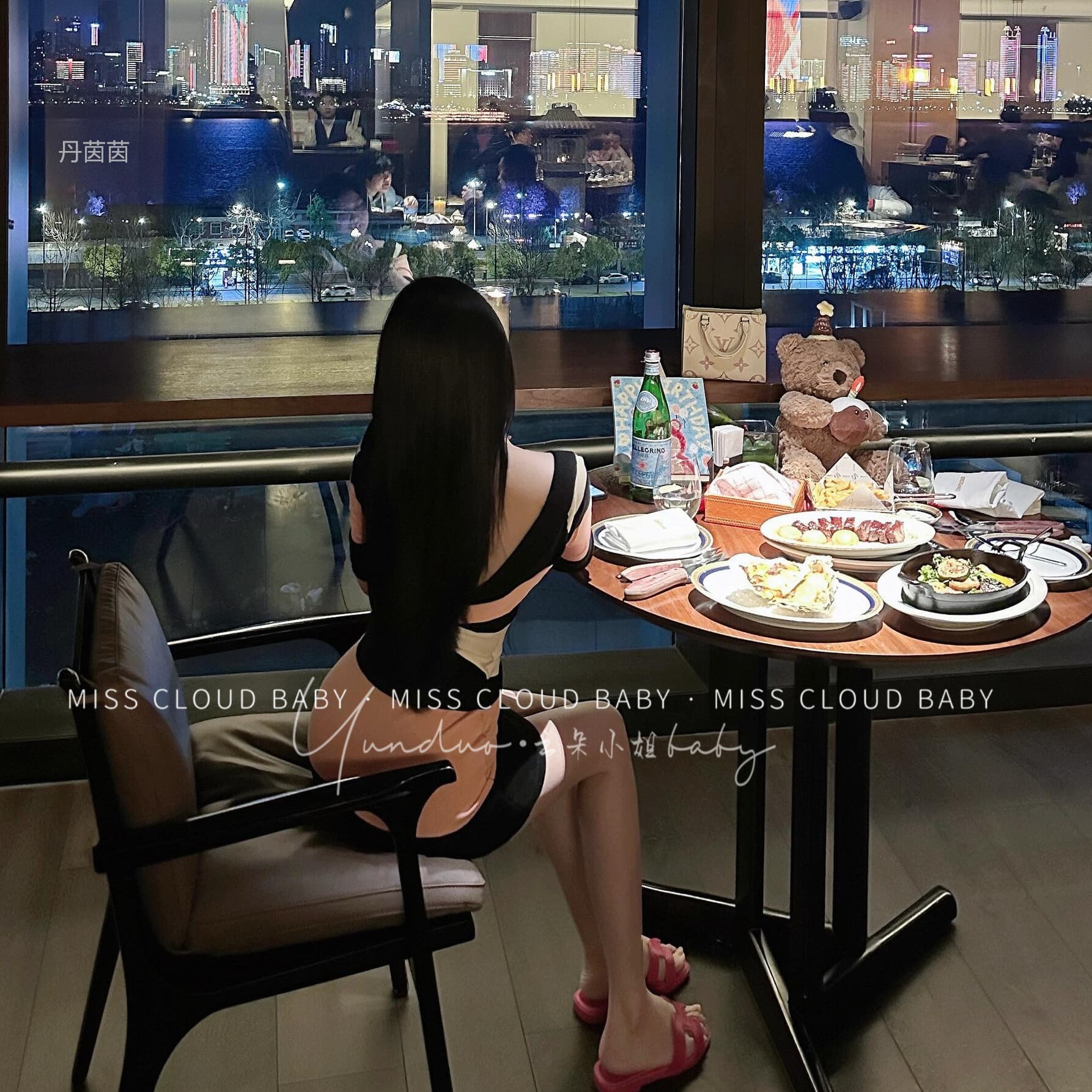 한국 아름다움 배색 스트라이프 반팔 백리스 여성 드레스 로얄 자매 빛 요리 한 바람 허리 수축 슬림해 보이는 백리스 타이트 스커트 이미지 6