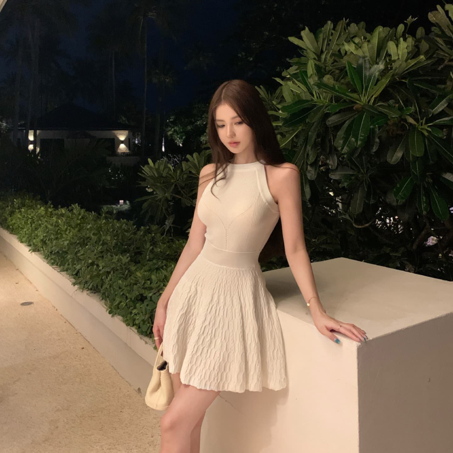 okmashop 순수한 흰색 사랑 행침 목 얼음 실크 여성 드레스 여름 품격 고급 센스 몸매 가꾸기 허리 수축 치마 이미지 2
