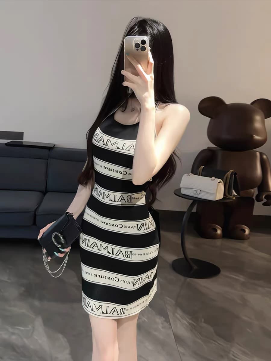 한국 품격 명문 여성 패치워크 알파벳 프린트 얼음 실크 행침 목 오프숄더 드레스 유럽과 미국 심장 기계 나이트 클럽 달콤한 매운맛 바람 상세 이미지 5