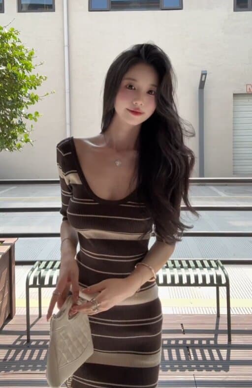 로얄 자매 바람 레트로 패션 품격 스트라이프 몸매 가꾸기 타이트 스커트 미니 스커트 고유 한 슈퍼 잘 생긴 드레스 2026 년 여름 상세 이미지 9
