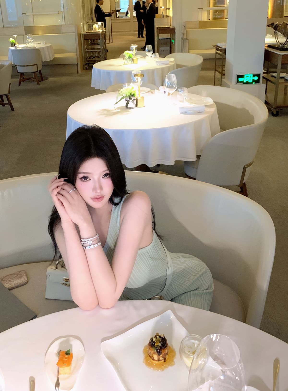 jayky yang 민트 노래 녹색 비스듬한 어깨 트임 니트 드레스 허리 수축 슬림해 보이는 인사이드 가져 가라. 만나는 롱 스커트 상세 이미지 35