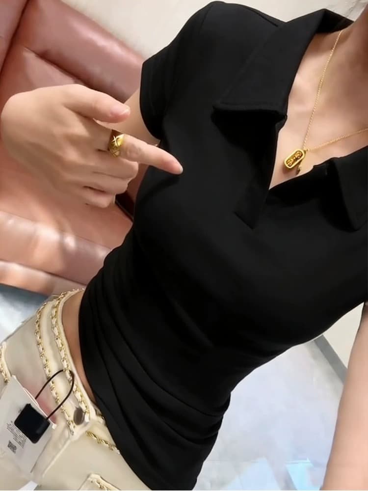 단색 polo 반 개방 칼라 반팔 티셔츠 여성 2026 여름 새로운 몸매 가꾸기 슬림해 보이는 품격 미니멀리즘 쇼트 스타일 맨위 상세 이미지 1