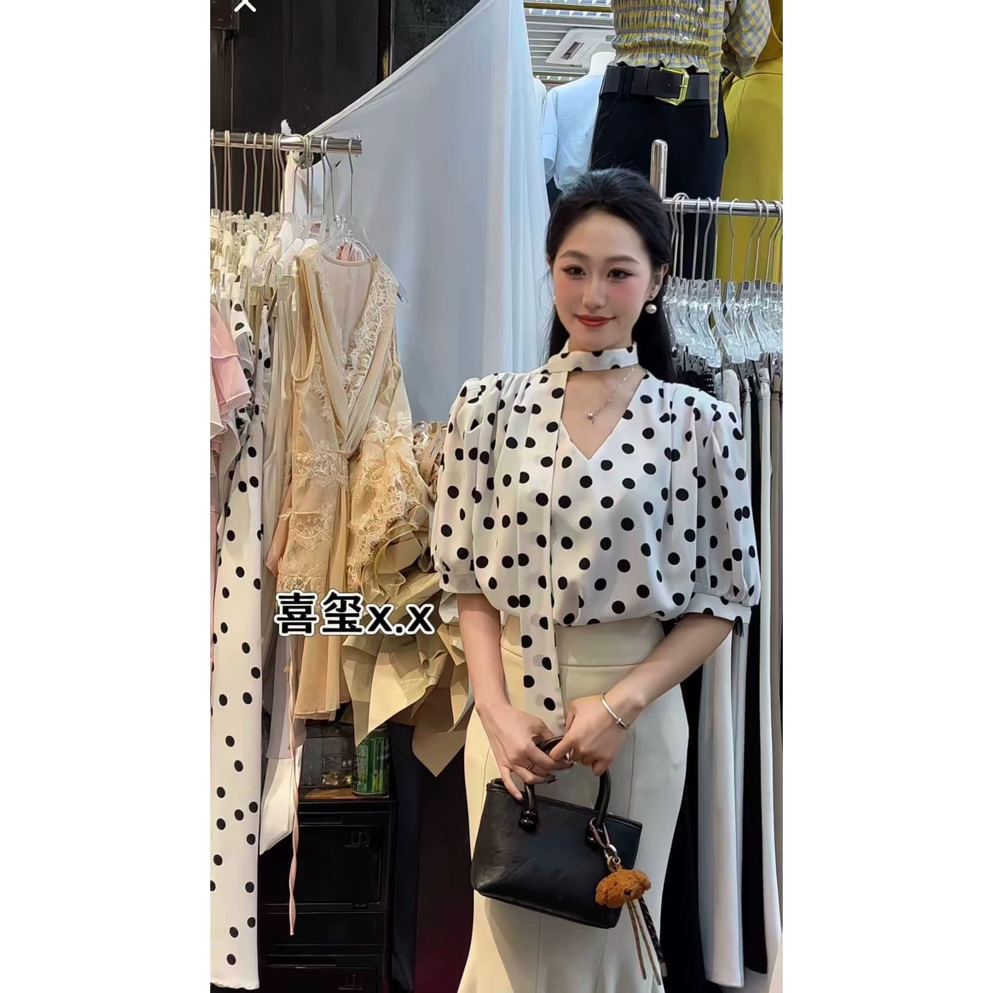 프랑스식 느슨함 센스 V넥 도트 무늬 반팔 여성 셔츠 여름 한 부서 루즈핏 표지 고기 연령 감소 맨위 상세 이미지 5