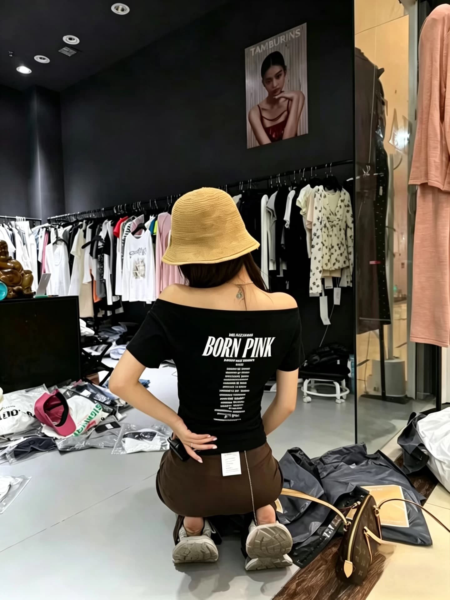 핫걸 착용 가져 가라. 비스듬한 칼라 알파벳 프린트 반팔 티셔츠 여성 여름 새로운 전후 둘 착용 ins 한 단어 어깨 옷 상세 이미지 3