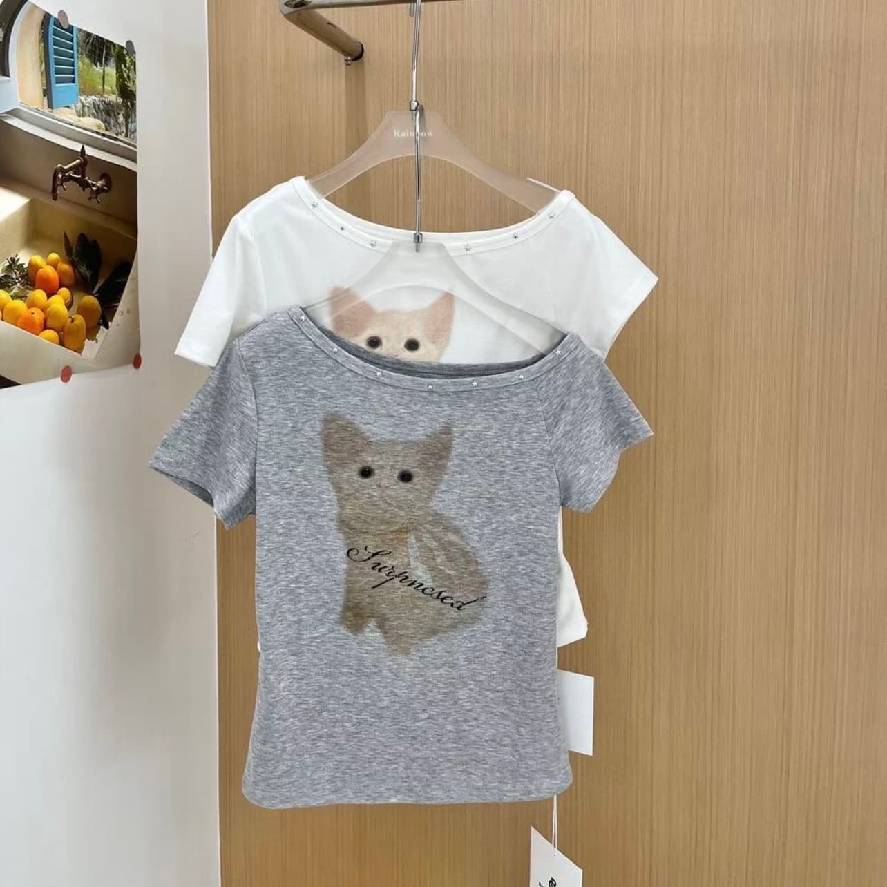 고양이 오프숄더 티셔츠 반팔 여성 여름 풀오버 미니멀리즘 비스듬한 칼라 몸매 가꾸기 다용도 외국 가스 연령 감소 얇은 스타일 맨위 ins 상세 이미지 1
