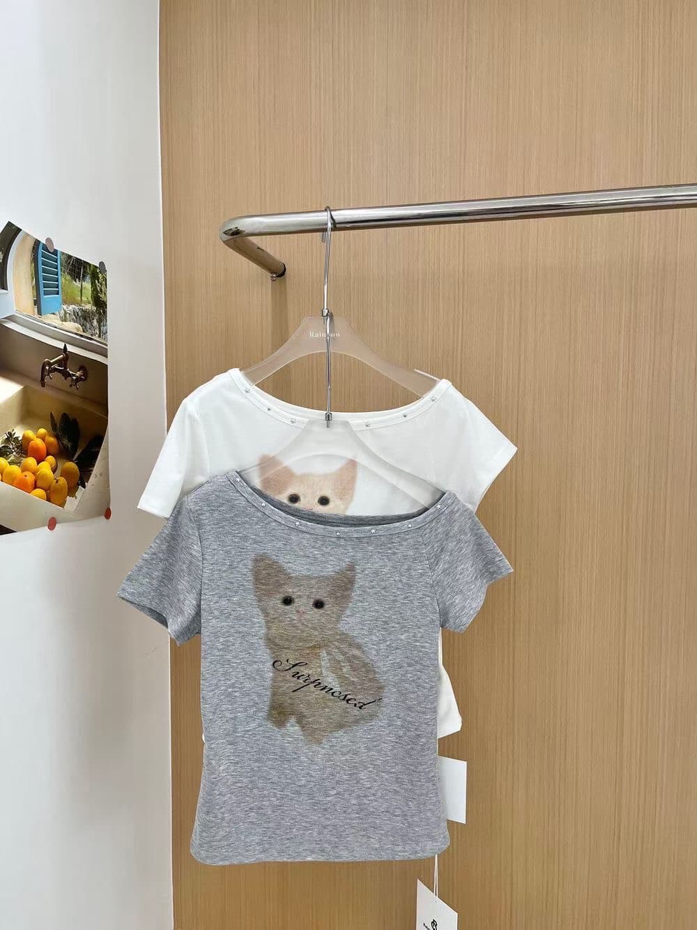 고양이 오프숄더 티셔츠 반팔 여성 여름 풀오버 미니멀리즘 비스듬한 칼라 몸매 가꾸기 다용도 외국 가스 연령 감소 얇은 스타일 맨위 ins 상세 이미지 4