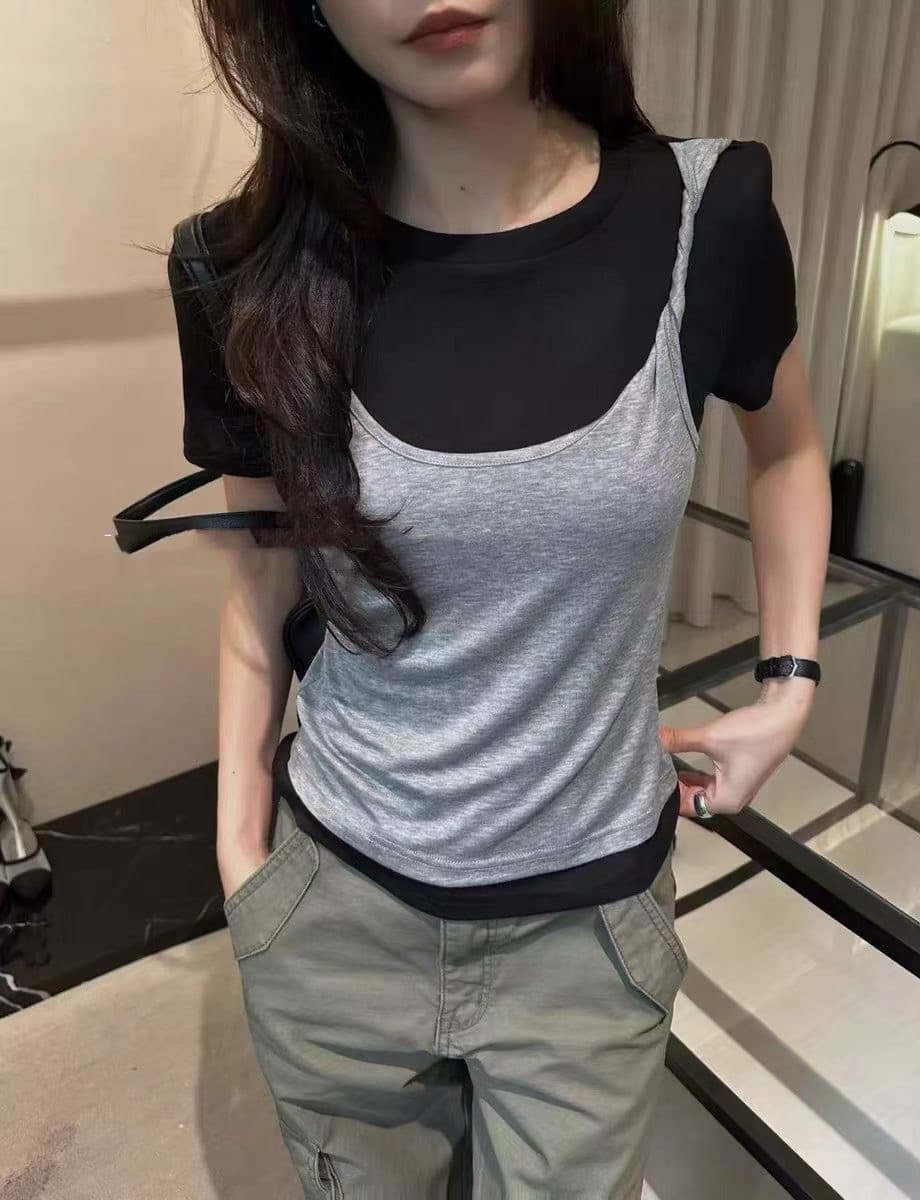 페이크 레이어드 배색 슬립 반팔 티셔츠 여성 유럽 상품 2026 여름 패션 외국 가스 몸매 가꾸기 슬림해 보이는 라운드 넥 맨위 이미지 2