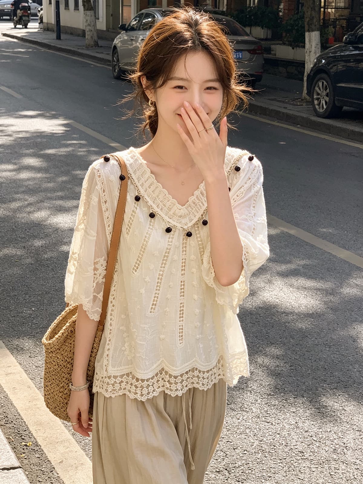 보헤미안 홀로우 아웃 레이스 셔츠 2026 여름 새로운 대 에디션 루즈핏 슬림해 보이는 자수 박쥐 셔츠 셔츠 맨위 상세 이미지 1