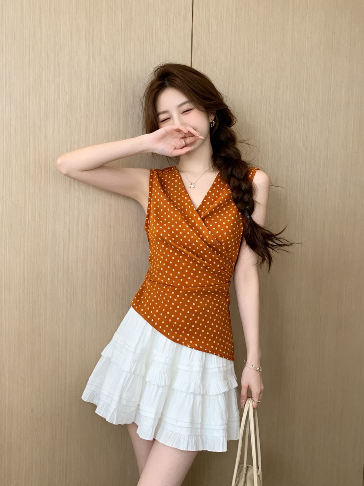 항구 바람 레트로 도트 무늬 V넥 나비 매듭 새틴 쉬폰 톱 여성 여름 허리 수축 슬림해 보이는 아름다운 조끼 셔츠 상세 이미지 10