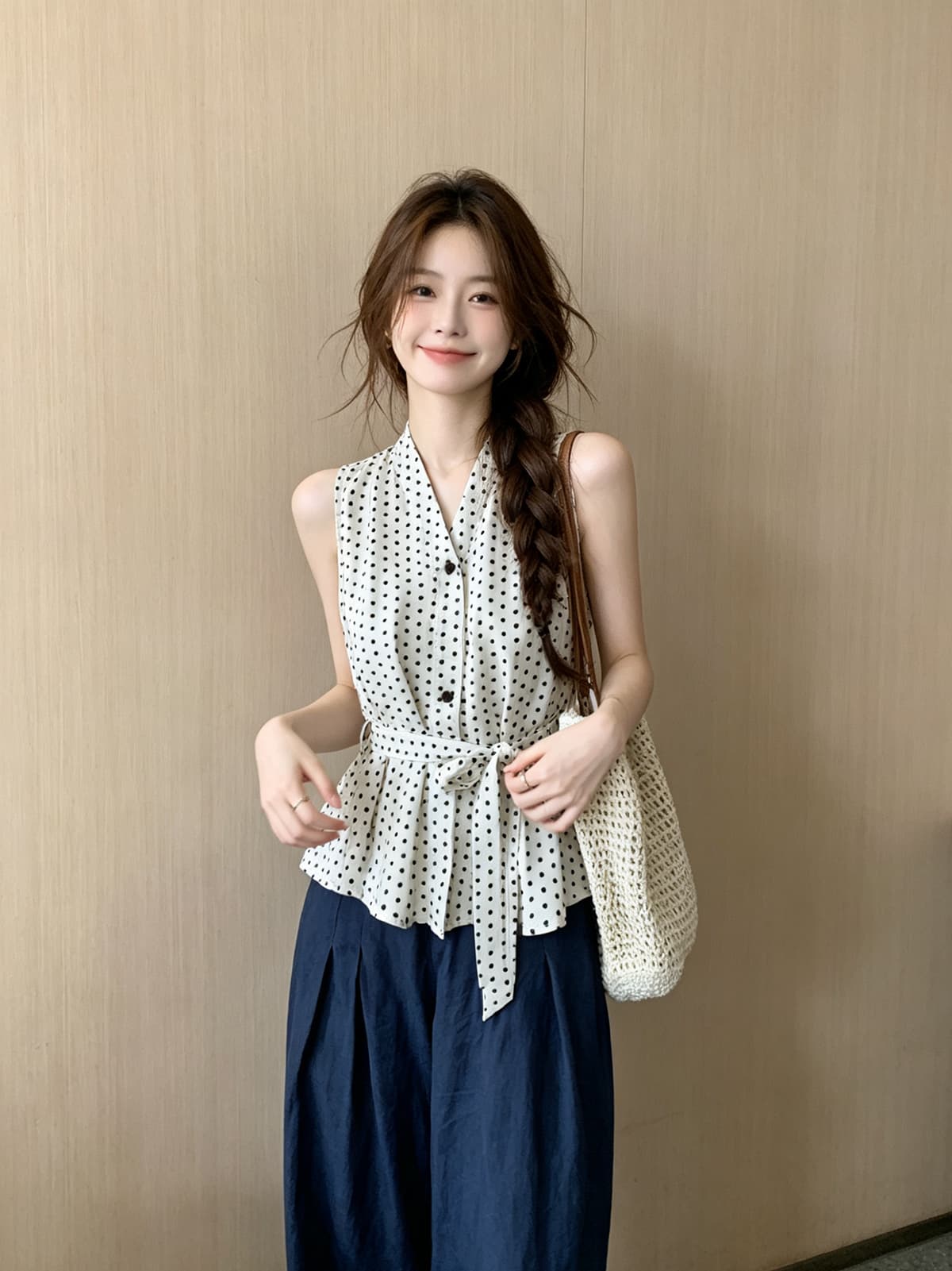 항구 바람 착용 가져 가라. 스트랩 허리 수축 도트 무늬 셔츠 여자 2026 여름 새로운 세련된 Chic 아름다운 작은 셔츠 맨위 이미지 4