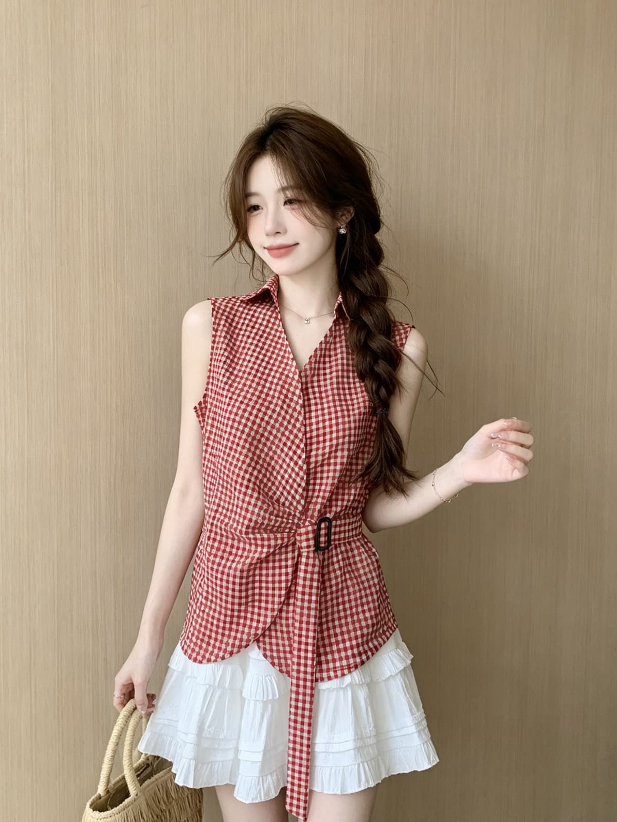 항구 바람 레트로 체크무늬 스탠드 칼라 셔츠 2026 여름 새로운 프랑스식 V넥 불규칙 스트랩 허리 수축 맨위 여성