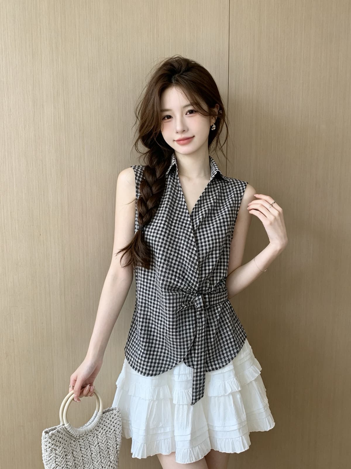 항구 바람 레트로 체크무늬 스탠드 칼라 셔츠 2026 여름 새로운 프랑스식 V넥 불규칙 스트랩 허리 수축 맨위 여성 이미지 2