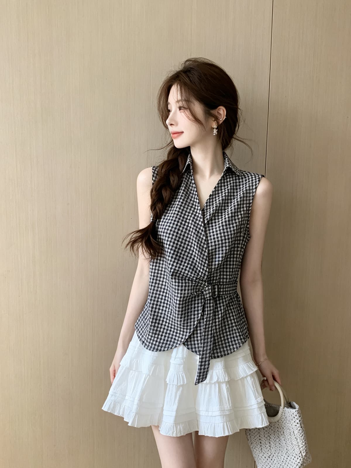 항구 바람 레트로 체크무늬 스탠드 칼라 셔츠 2026 여름 새로운 프랑스식 V넥 불규칙 스트랩 허리 수축 맨위 여성 상세 이미지 5