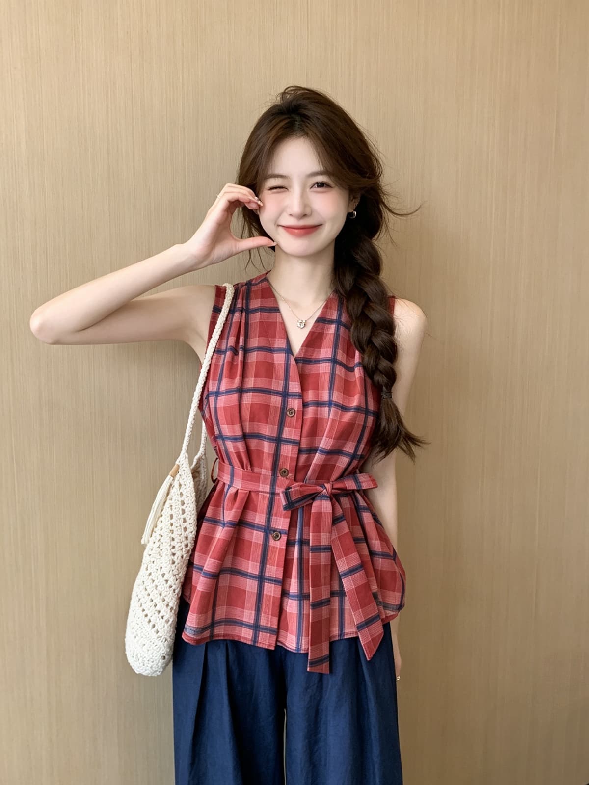 항구 바람 레트로 빨간색 블루 체크무늬 민소매 셔츠 2026 여름 새로운 허리 수축 레이스업 슬림해 보이는 품격 출퇴근 맨위 상세 이미지 5