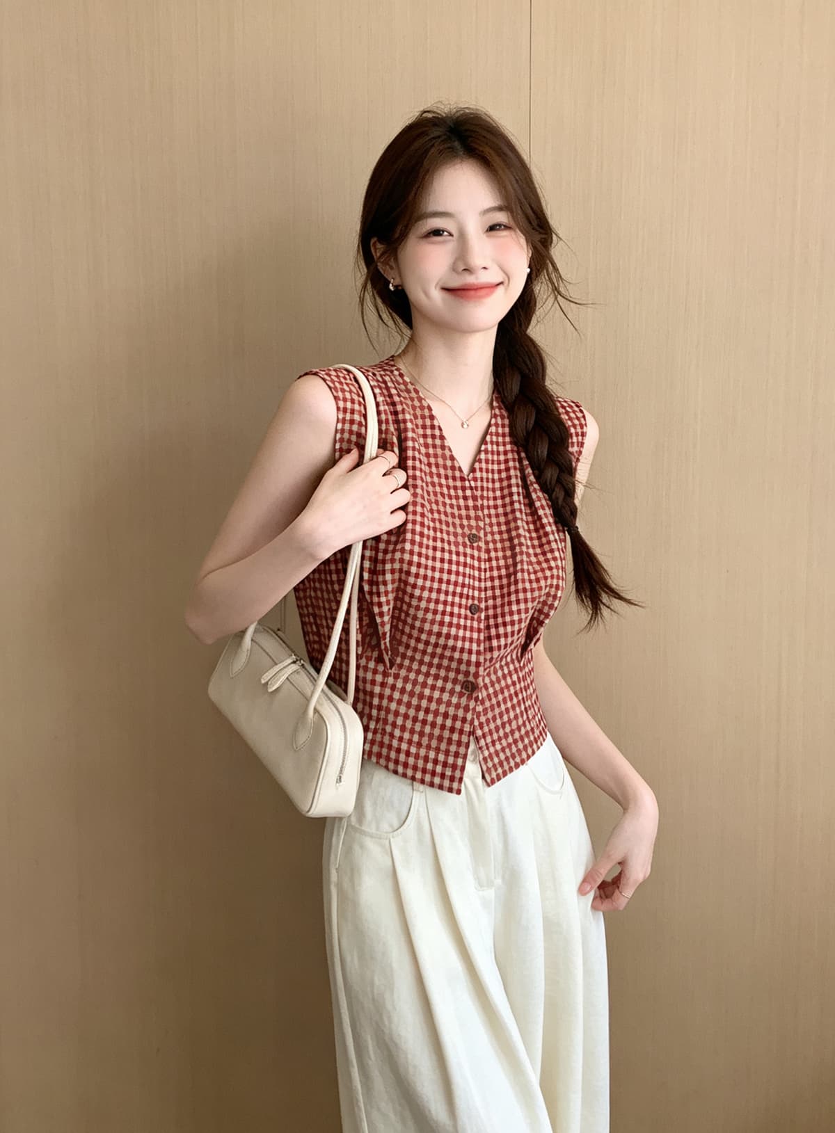 레트로 스타일 항구 바람 체크무늬 작은 키 V넥 민소매 셔츠 2026 여름 새로운 허리 수축 단추 맨위 작은 셔츠