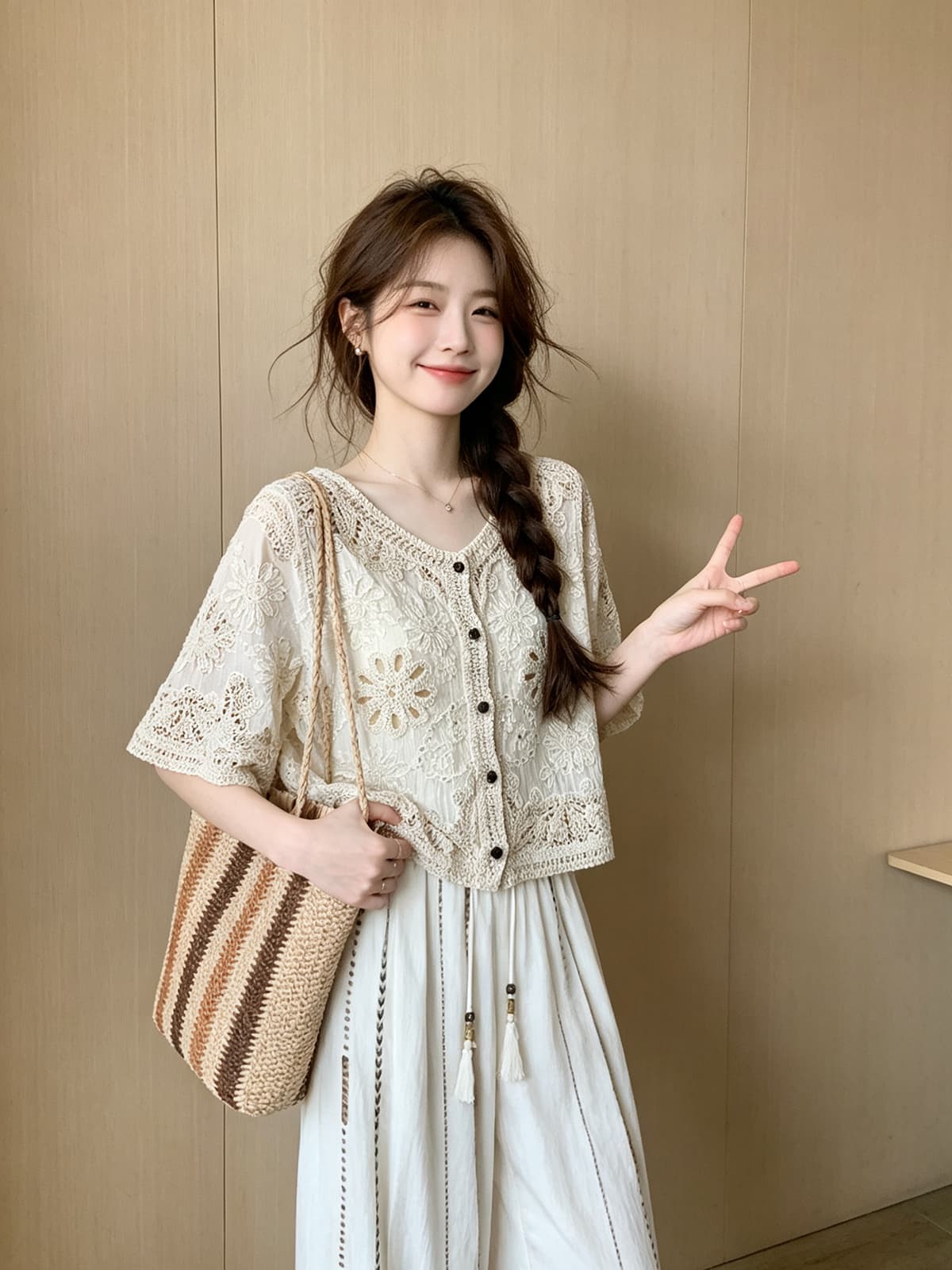 휴가 바람 홀로우 아웃 자수 반팔 셔츠 여름 새로운 문예 바람 루즈핏 슬림해 보이는 V넥 느슨함 센스 맨위 여성 상세 이미지 6