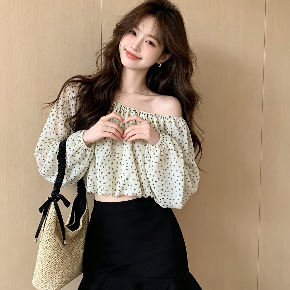 프랑스식 오프숄더 꽃무늬 긴팔 시폰 셔츠 여성 여름 핫걸 쇼트 스타일 품격 디자인 센스 오프숄더 셔츠 맨위 이미지 5