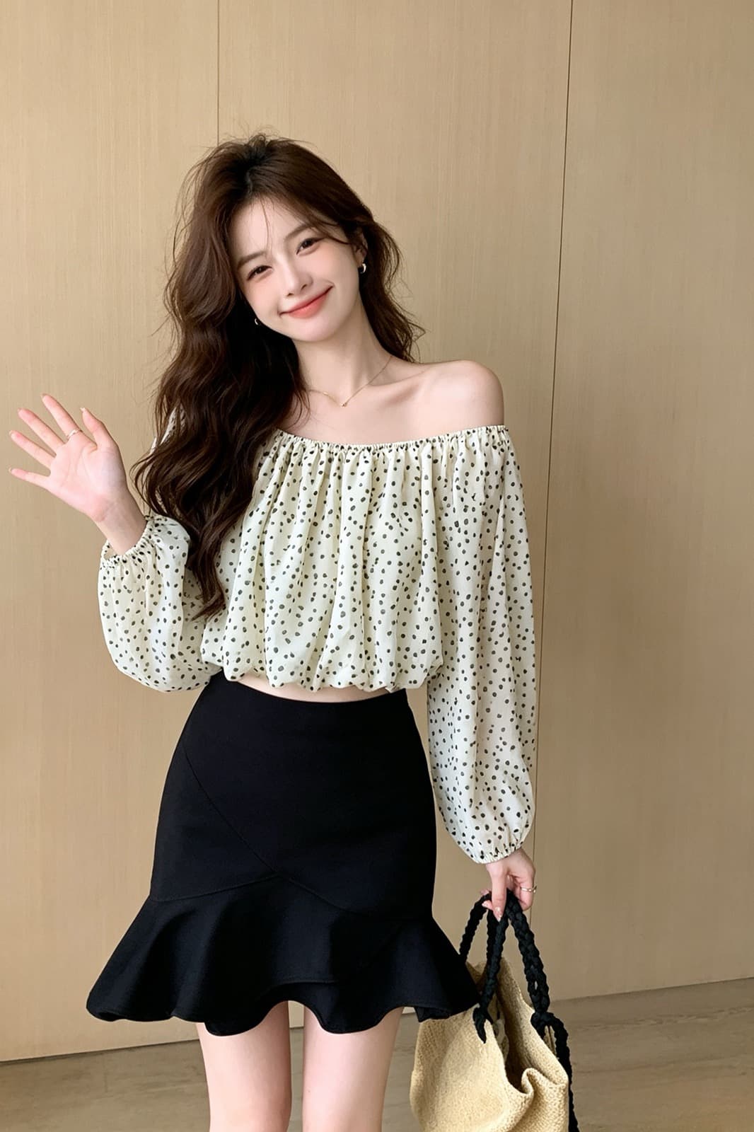 프랑스식 오프숄더 꽃무늬 긴팔 시폰 셔츠 여성 여름 핫걸 쇼트 스타일 품격 디자인 센스 오프숄더 셔츠 맨위 이미지 6