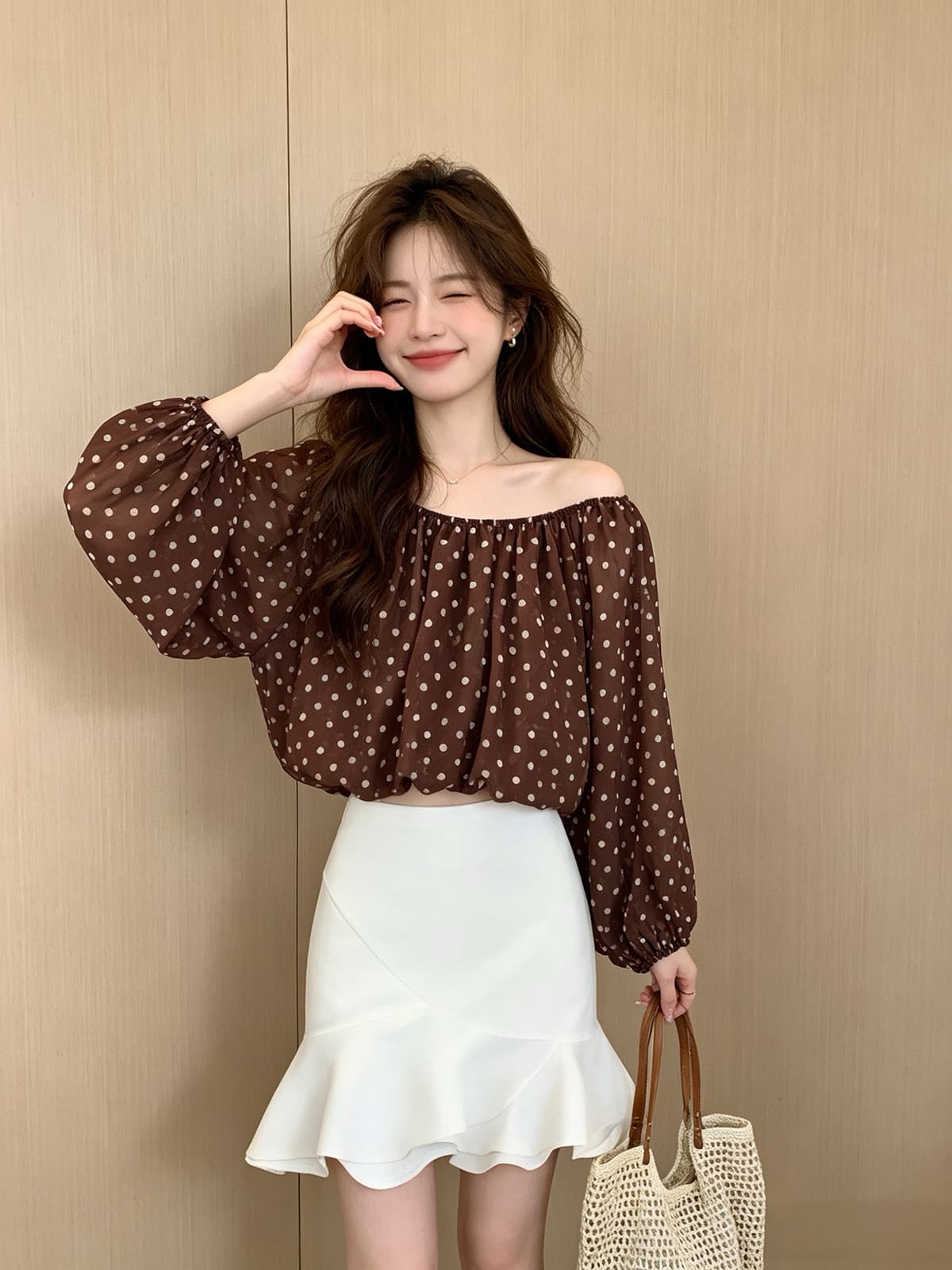 프랑스식 오프숄더 꽃무늬 긴팔 시폰 셔츠 여성 여름 핫걸 쇼트 스타일 품격 디자인 센스 오프숄더 셔츠 맨위 상세 이미지 8