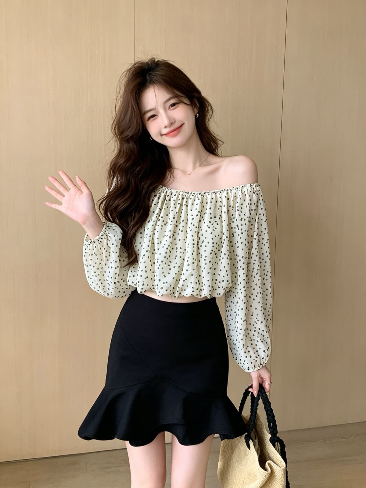 프랑스식 오프숄더 꽃무늬 긴팔 시폰 셔츠 여성 여름 핫걸 쇼트 스타일 품격 디자인 센스 오프숄더 셔츠 맨위 상세 이미지 9