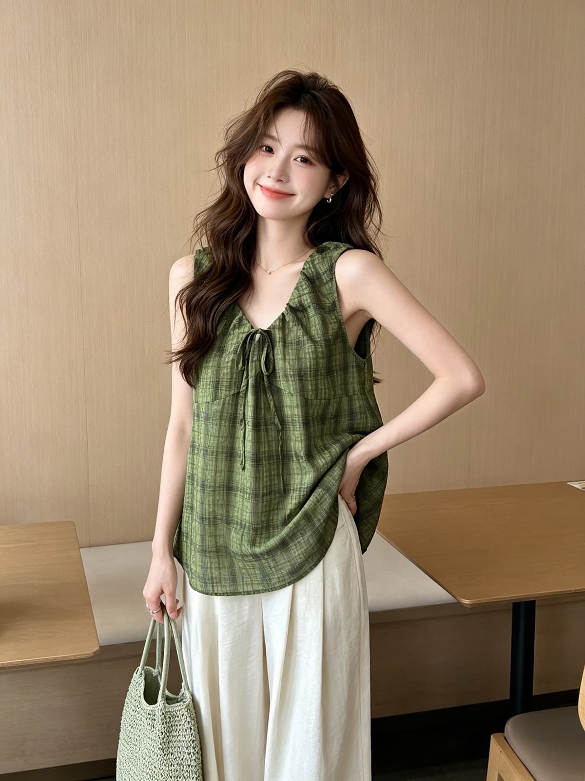 레트로 체크무늬 조끼 여성 여름 2026 새로운 한 부서 패션 루즈핏 레이스업 외국 가스 다용도 얇은 스타일 맨위 이미지 4