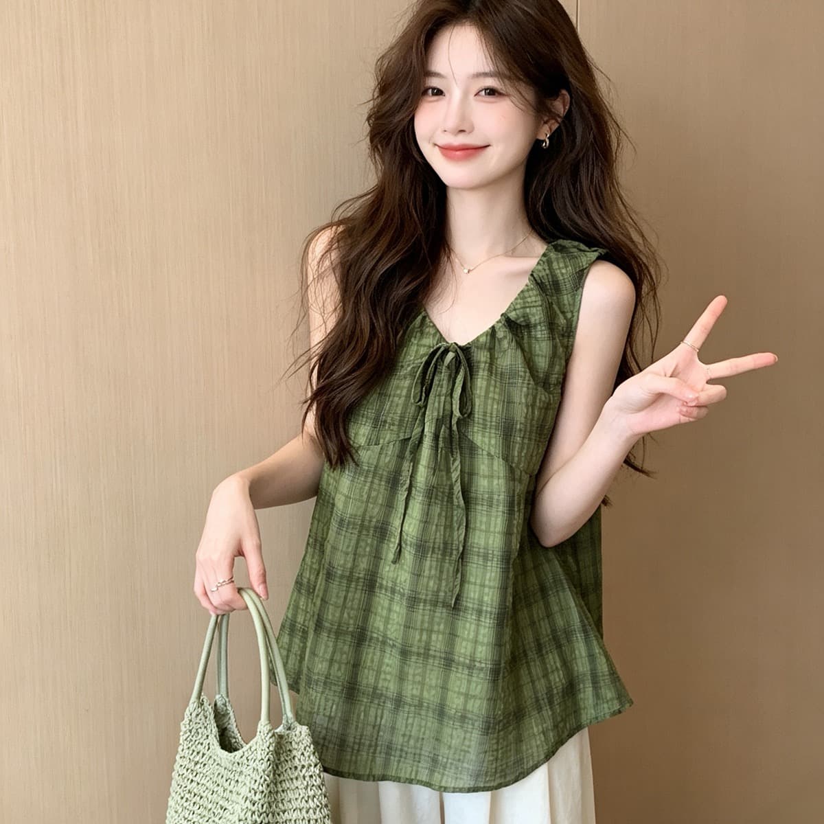 레트로 체크무늬 조끼 여성 여름 2026 새로운 한 부서 패션 루즈핏 레이스업 외국 가스 다용도 얇은 스타일 맨위 이미지 5