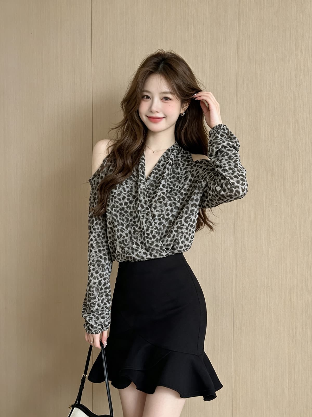 홍콩 스타일 홀로우 아웃 오프숄더 V넥 긴팔 레오파드 무늬 쉬폰 여성 셔츠 가을 새로운 허리 수축 슬림해 보이는 벌룬 소매 맨위